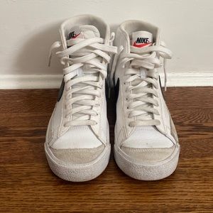 Womens Classic White Nike Mid ‘77 Blazers